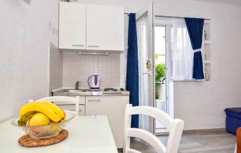 Mediteran Tucepi Bagian luar foto